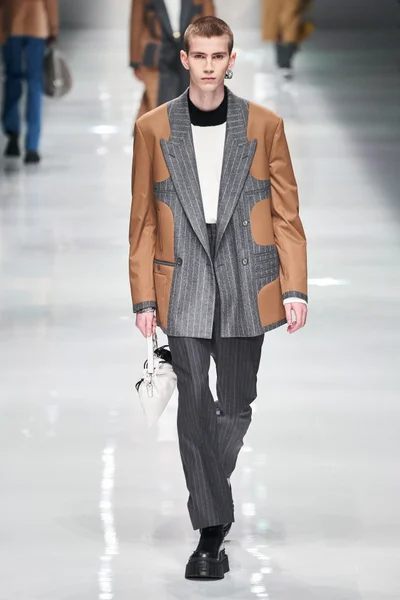 Look 49